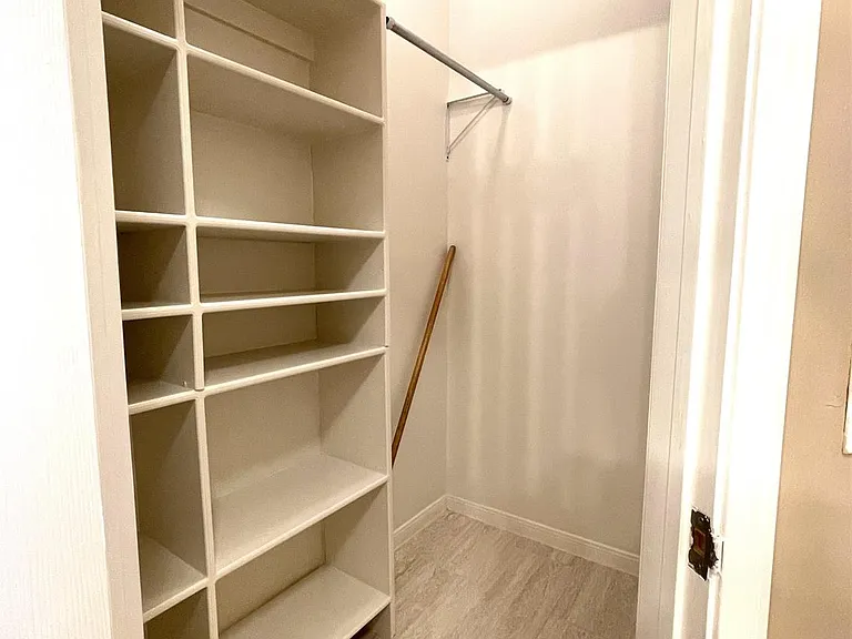 4122 Drake St #1/2 — Photo 17