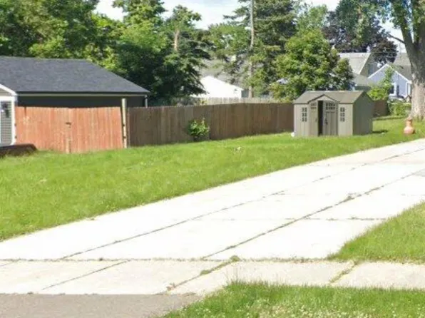 7029 Belton St, Garden City, MI 48135