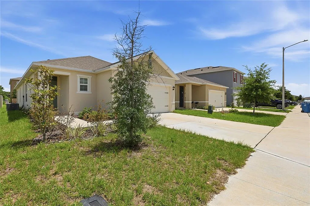 3 bed, 2.0 bath, 1516 sqft, $2,125 — Photo 3