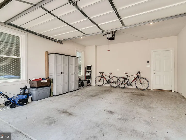 1133 S Monroe St — Photo 32