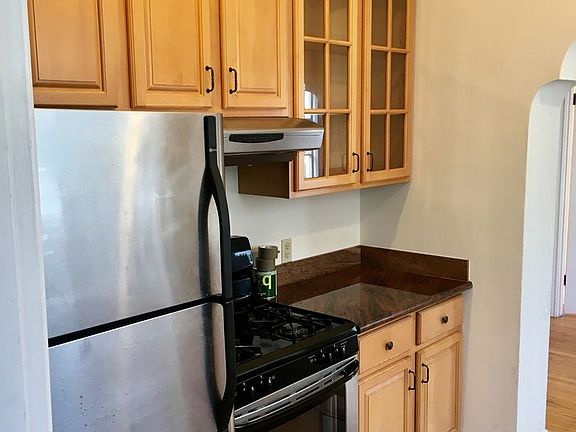 4th image of 2245 Beach St APT 6