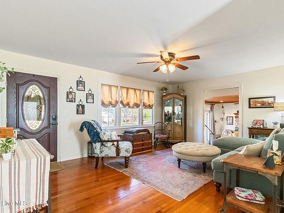 4th image of 106 Marian Avenue