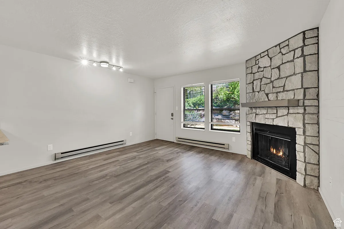 Building Photo - 3615 N Wolf Lodge Dr #805-1