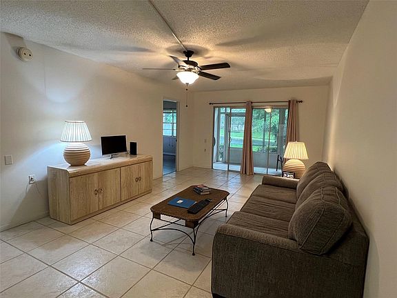 4th image of 2706 Nassau Bend #B-1