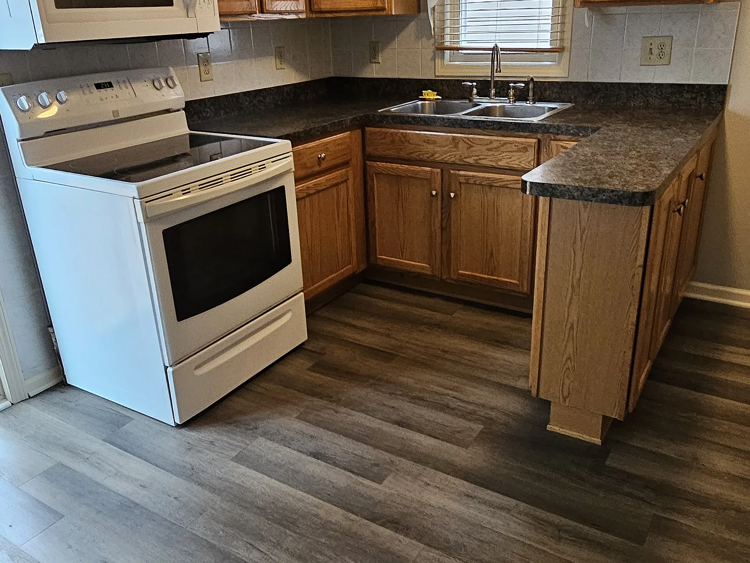 3 bed, 1.5 bath, 1500 sqft, $1,600 — Photo 3