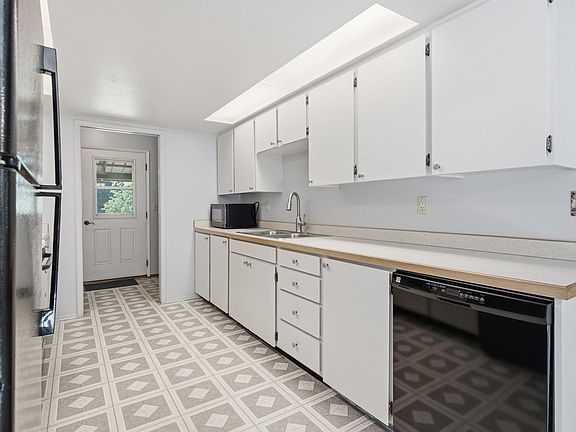 4th image of 19 McManus Ln
