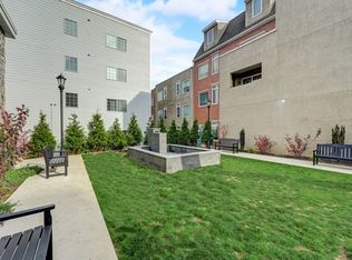 Lilac Pointe, Philadelphia, PA 19128