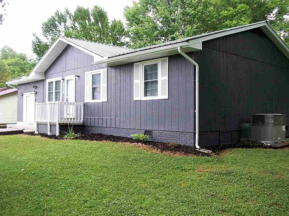 4th image of 576 Wells Dr