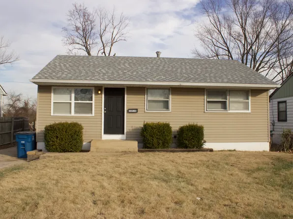 10530 Prestwick Dr, Saint Louis, MO 63137