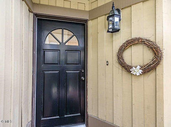 2048 Los Feliz Dr Thousand-small-003-1-L