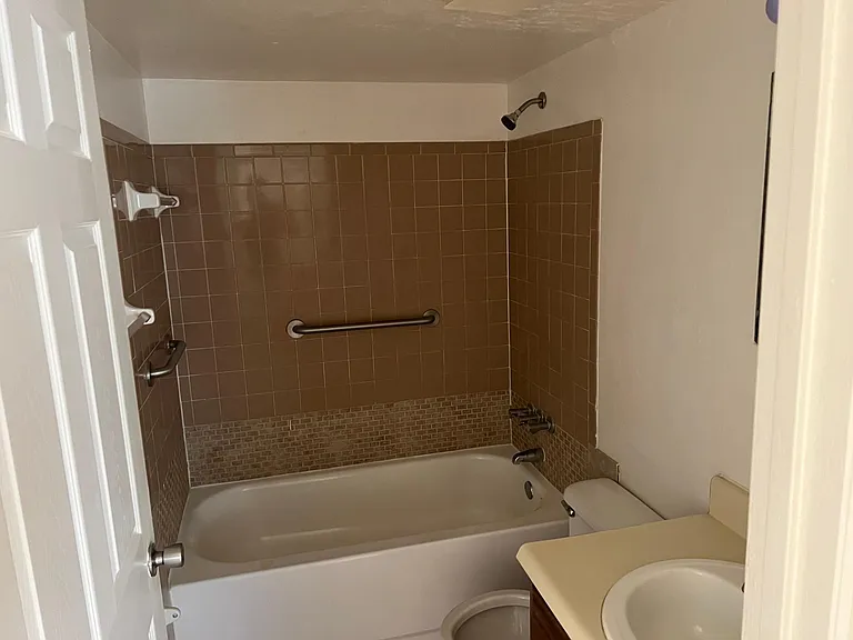 2361 SW 31st Pl #7 — Photo 11
