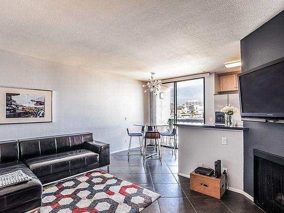 4th image of 7320 Hawthorn Ave APT 418