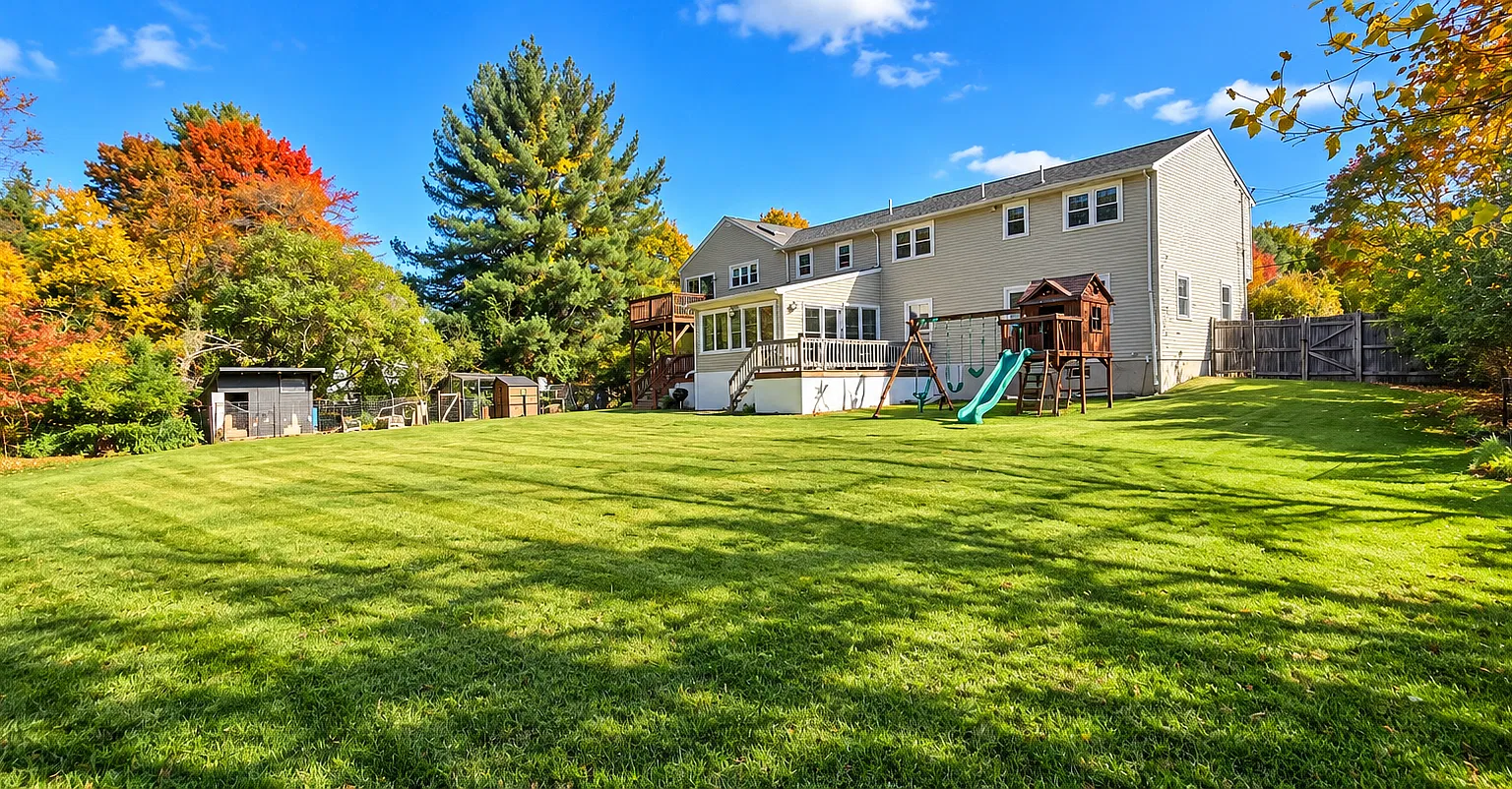 4 bed, 1.5 bath, 2000 sqft, $5,400 — Photo 2