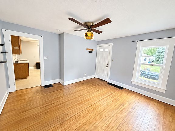 2nd image of 2531 Webb St