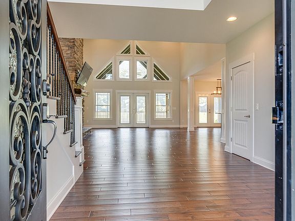5th image of 651 Church Ln