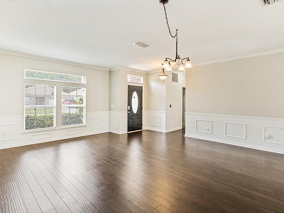 4th image of 935 Churchhill Ln