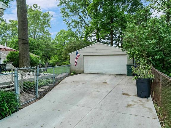 4th image of 459 E Stanton Ave