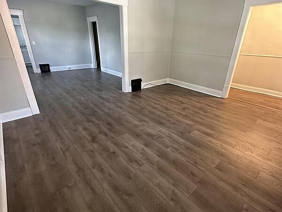 4th image of 2907 Denison Ave #1