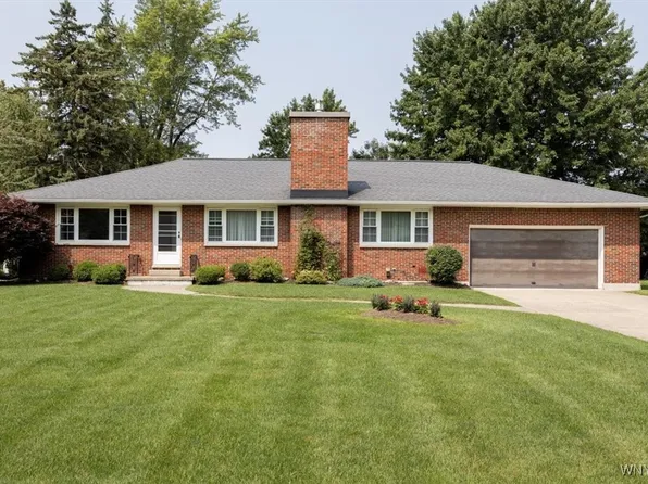 4580 W Overlook Dr, Williamsville, NY 14221