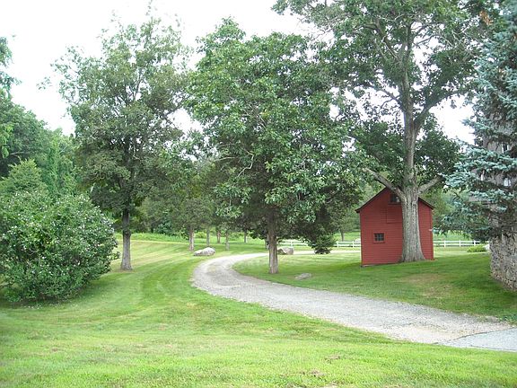 Driveway leading to house