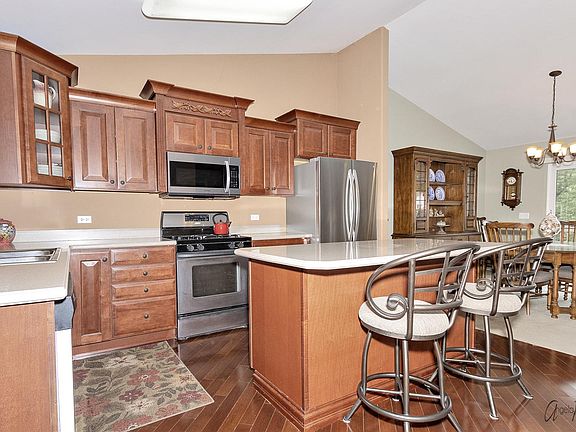 3rd image of 1216 E Oakwood Dr