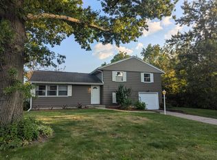 1527 29th St NE, Cedar Rapids, IA 52402