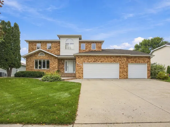 2825 27th St S, Fargo, ND 58103