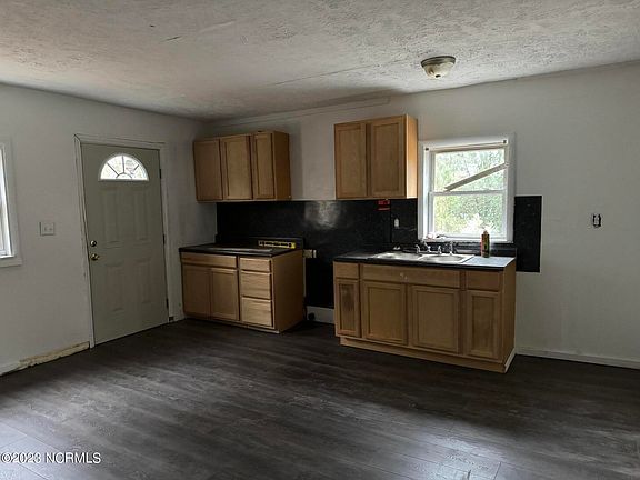 3rd image of 152 Mccoy Drive