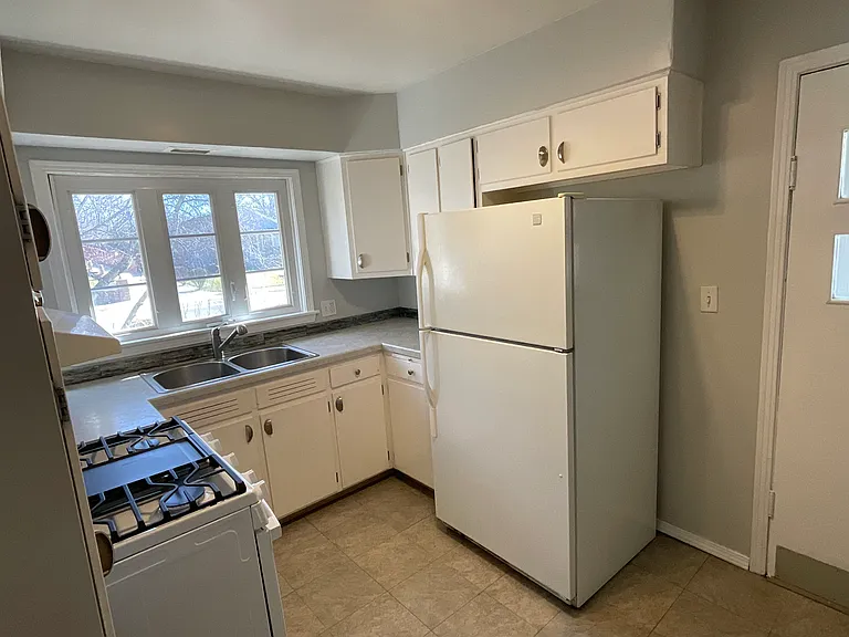 928 Vienna Ave — Photo 7