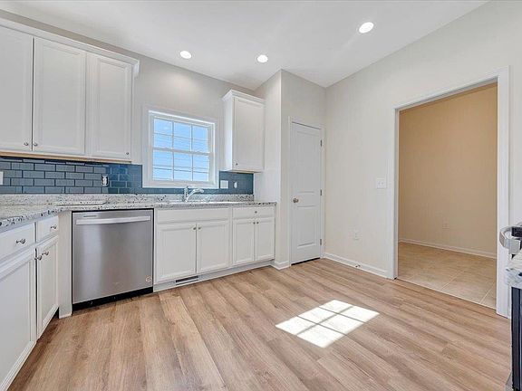 2nd image of 960 Holland Loop NW