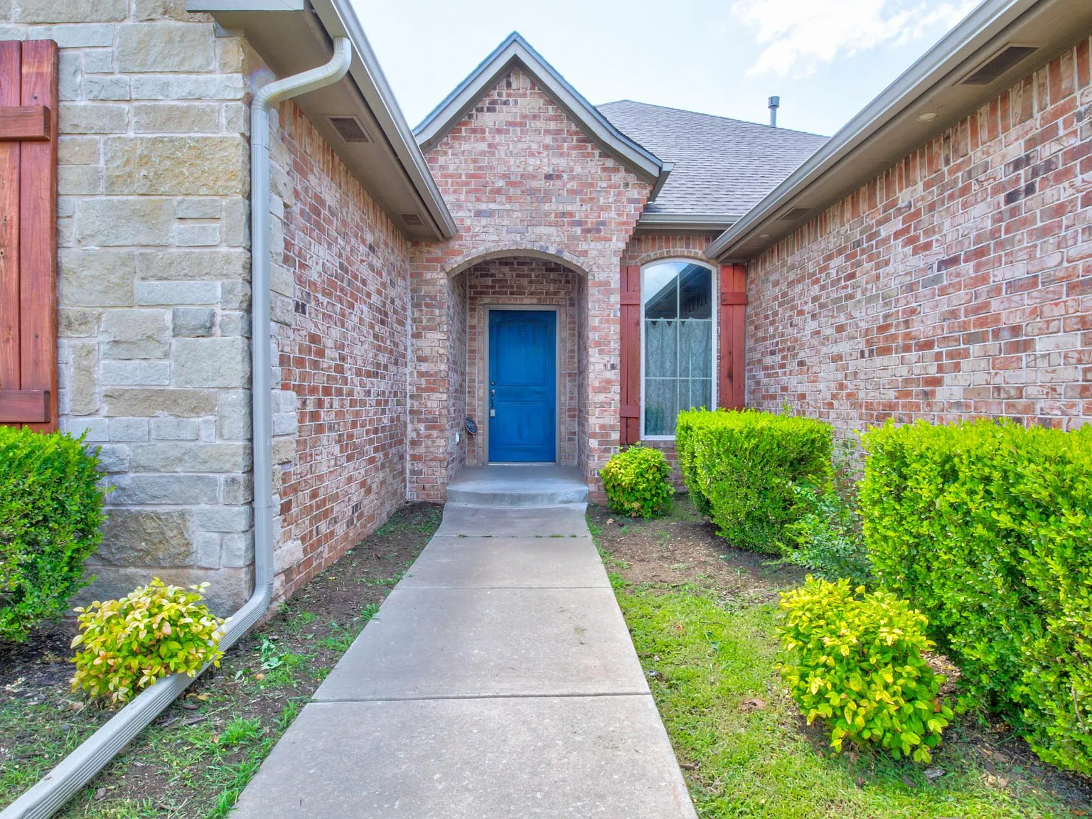 3 bed, 1807 sqft, $1,900 — Photo 3