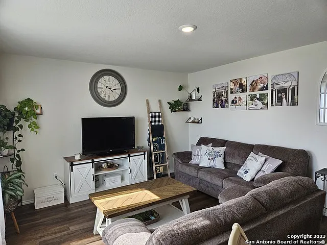 3 bed, 2.0 bath, 1570 sqft, $1,550 — Photo 4