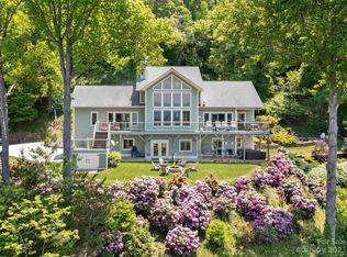 124 Woodhaven Rdg, Clyde, NC 28721