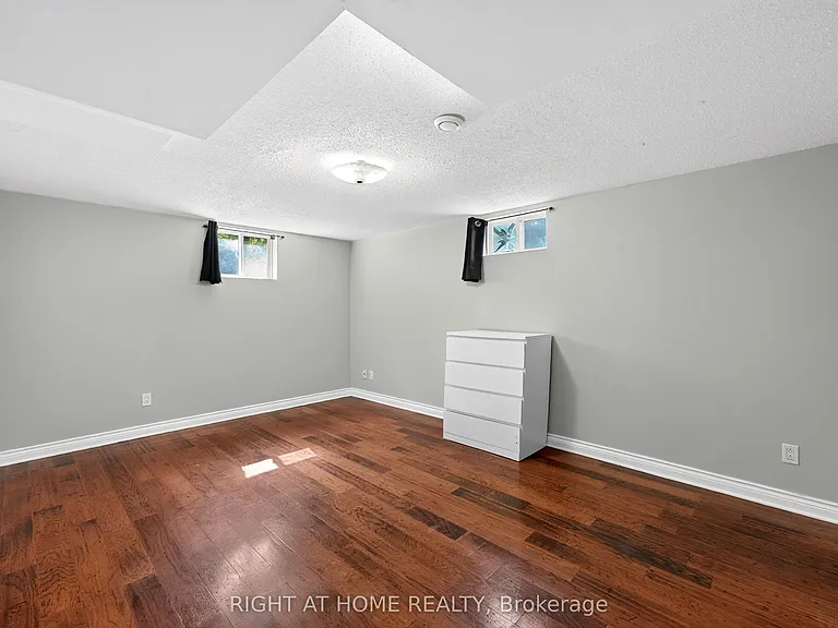 60 Westwood Dr — Photo 12