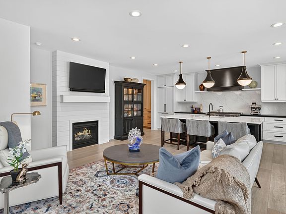 5th image of 1007 S Cottam Ln