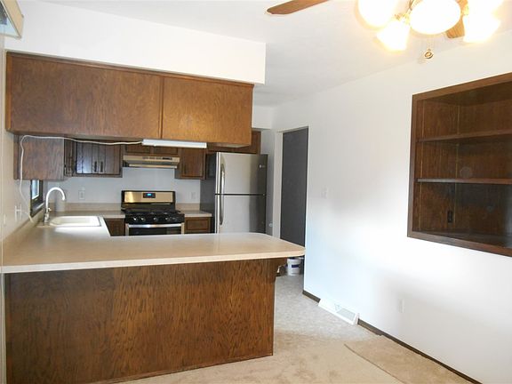 4th image of 58384 Eastwood Dr