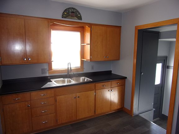 5th image of 419 W 18th Ave