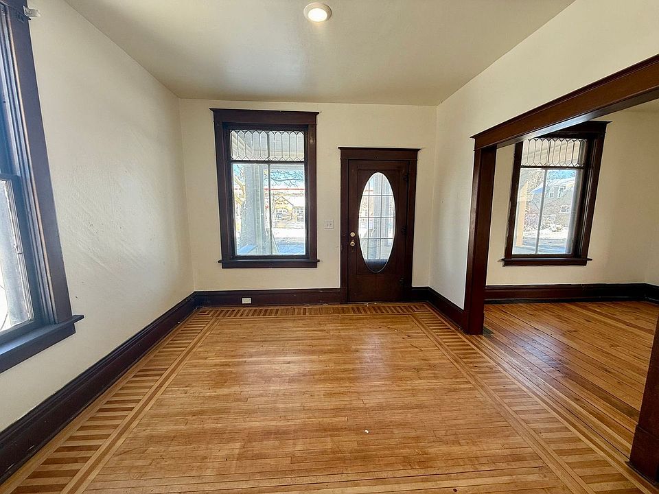 1st image of 609 E Wausau Ave