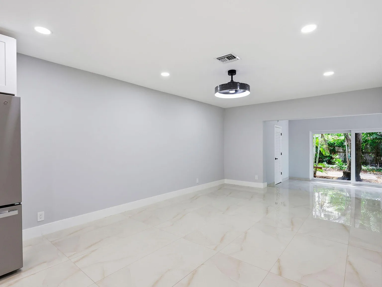 2 bed, 2.0 bath, 1400 sqft, $3,650 — Photo 4