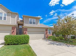911 Kings Canyon Dr, Streamwood, IL 60107