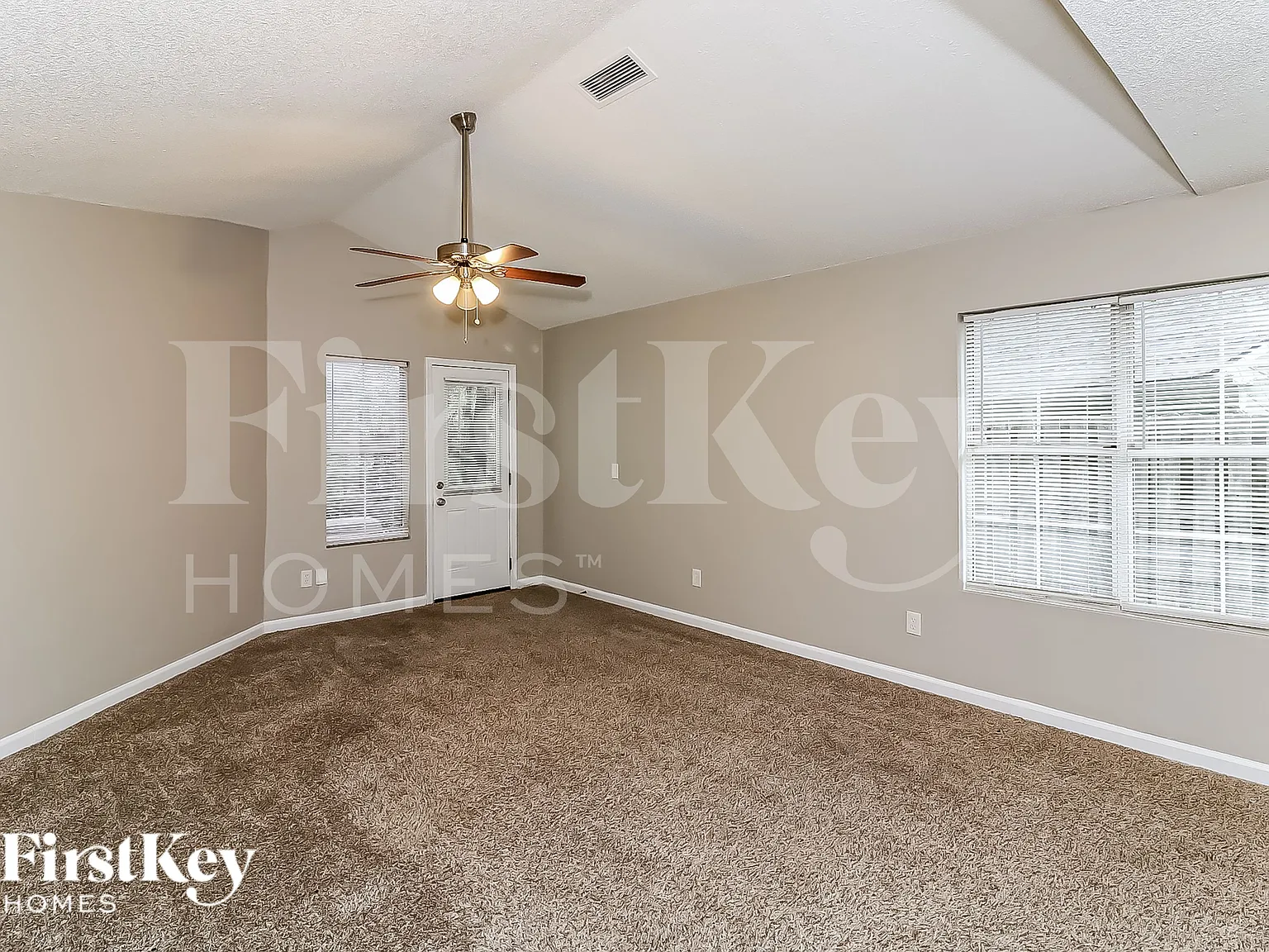 3 bed, 2.5 bath, 1944 sqft, $2,325 — Photo 2
