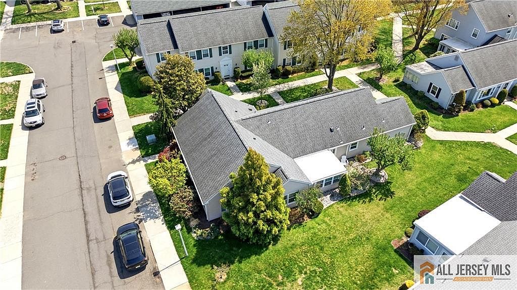272 Middlebury Ln