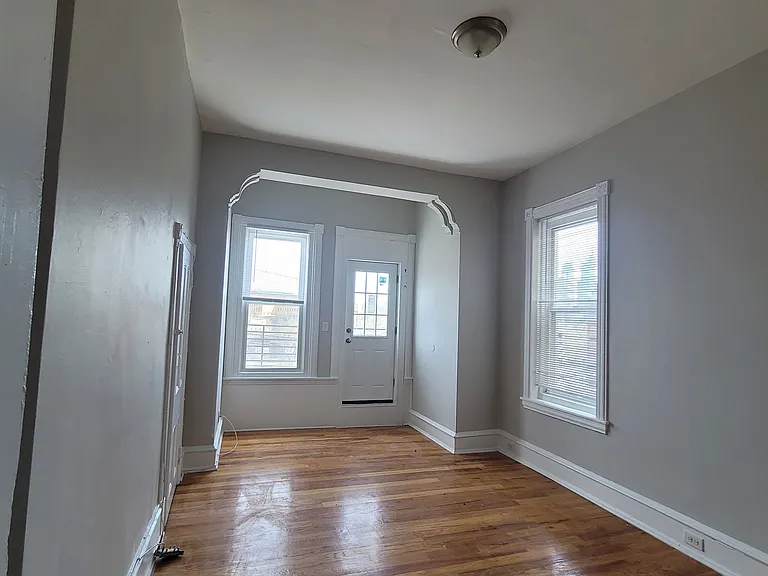 637 N 32nd St — Photo 14