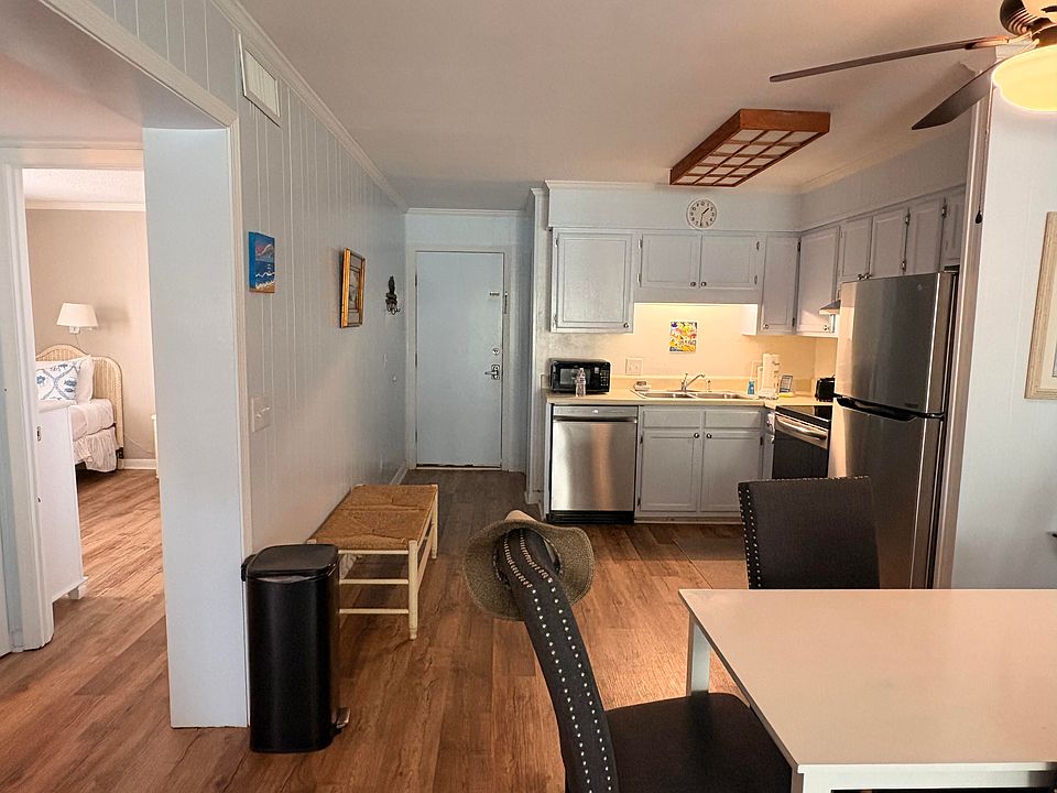 2nd image of 1400 Ocean Blvd #B206