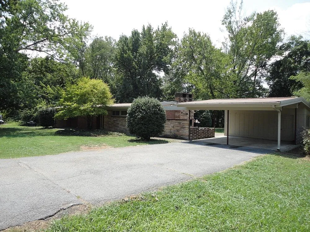 Building Photo - 1020 E Clark Blvd