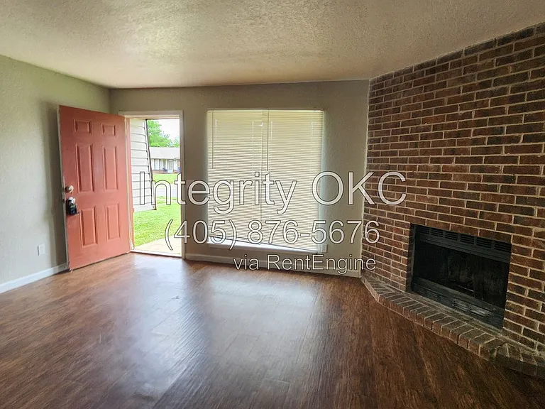 1315 Eastgate Dr — Photo 9