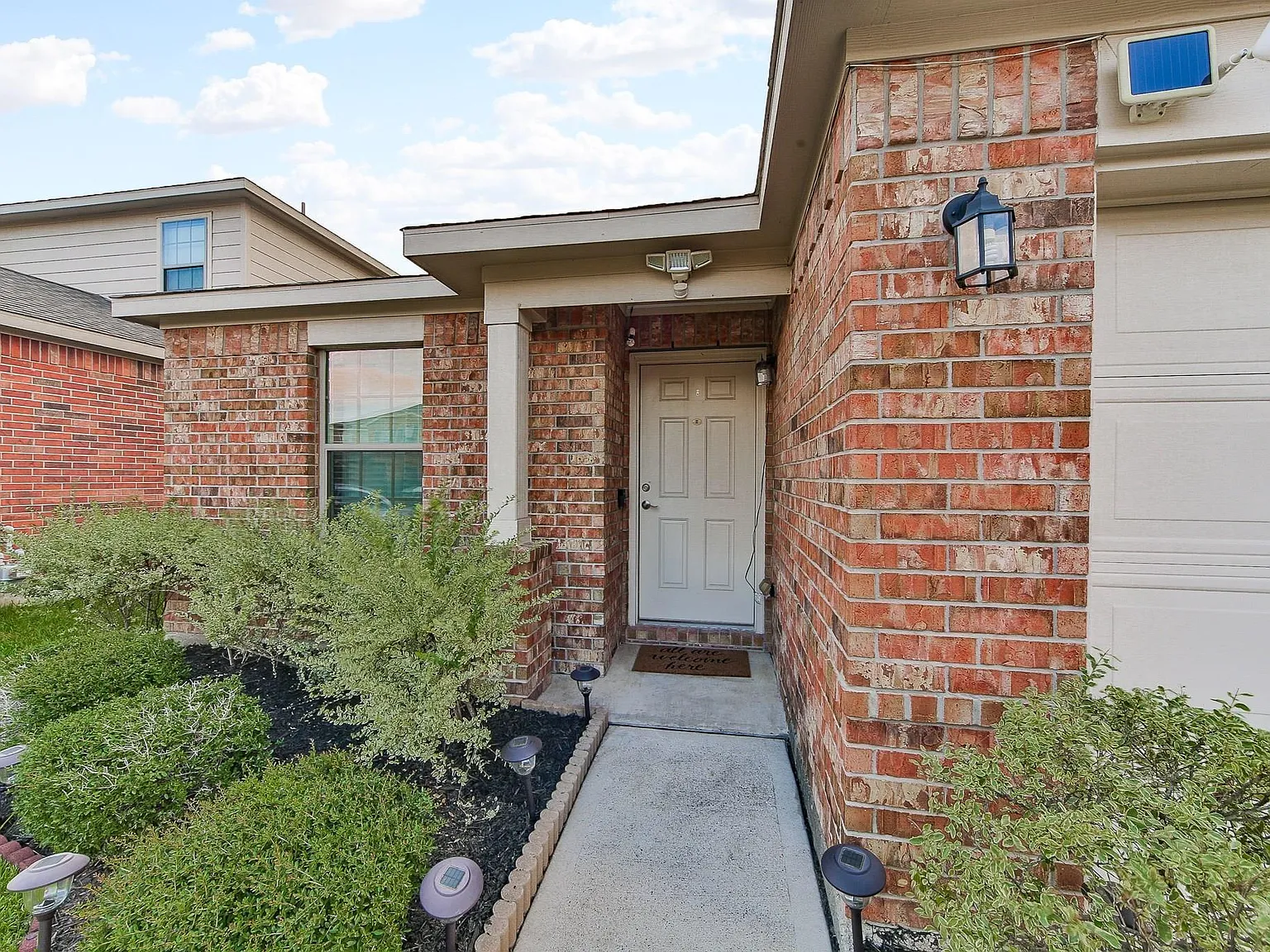 3 bed, 2.0 bath, 1532 sqft, $2,100 — Photo 2