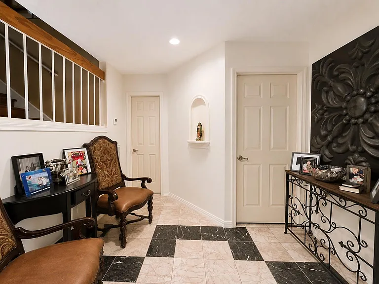 3115 Ashford Bend Dr — Photo 3