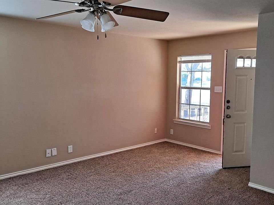 2nd image of 404 Foxwood Cir