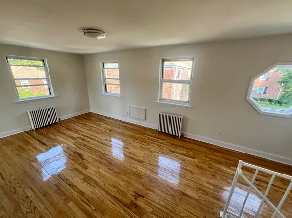 22519 69th Ave Unit B, Oakland Gardens, NY 11364